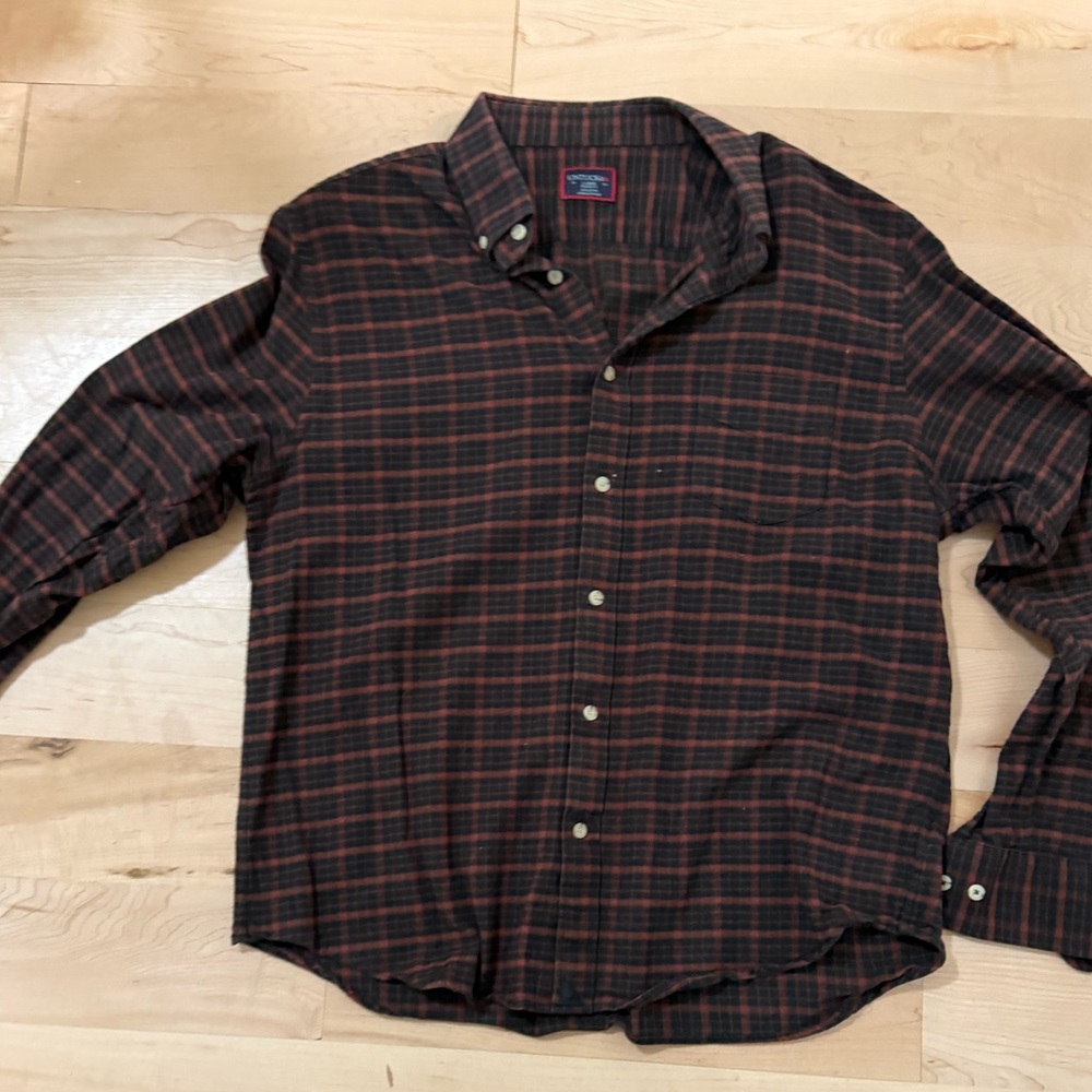 UNTUCKit Men's Long-Sleeve Button-Down Flannel Plaid Shirt in Black & Red